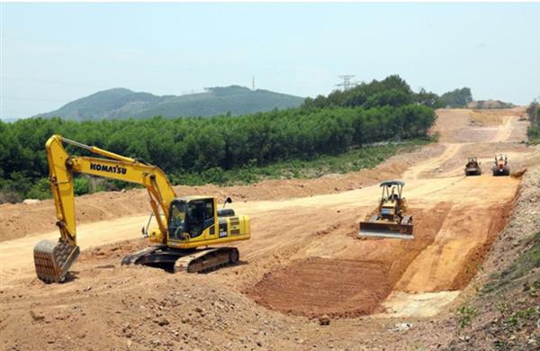 Đảm bảo tiến độ cơ bản hoàn thành Dự án xây dựng công trình đường bộ cao tốc Bắc - Nam phía Đông năm 2025 và đưa vào khai thác, vận hành từ năm 2026 Đảm bảo tiến độ cơ bản hoàn thành Dự án xây dựng công trình đường bộ cao tốc Bắc - Nam phía Đông năm 2025 và đưa vào khai thác, vận hành từ năm 2026